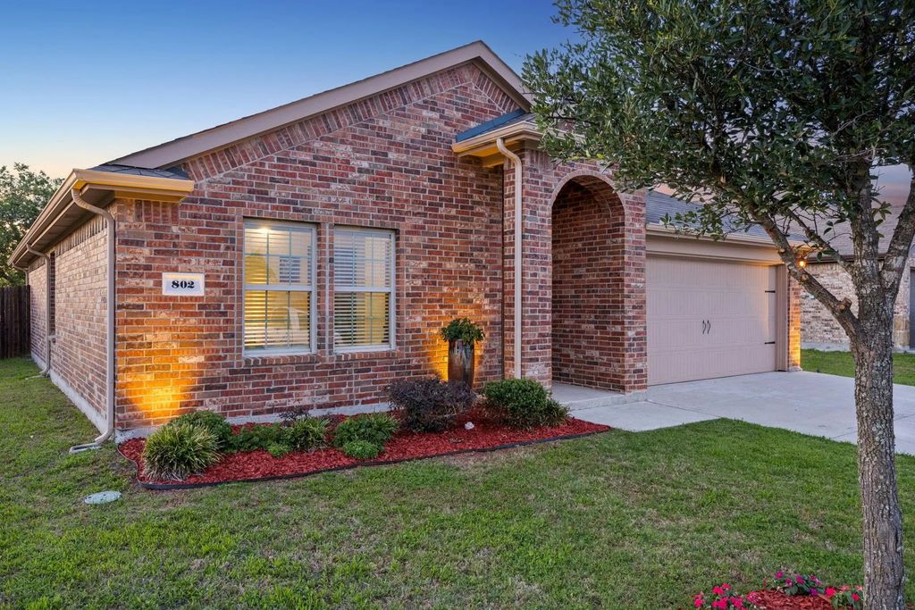 802 Rustic Way, Royse City