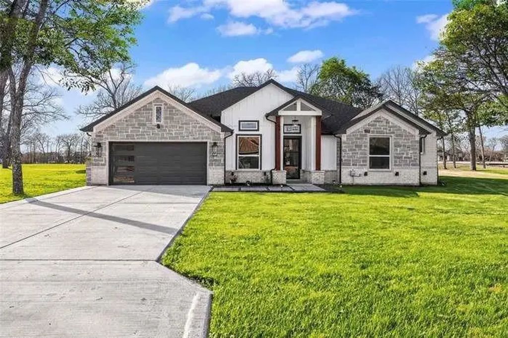 203 Saint Andrews Drive, Mabank