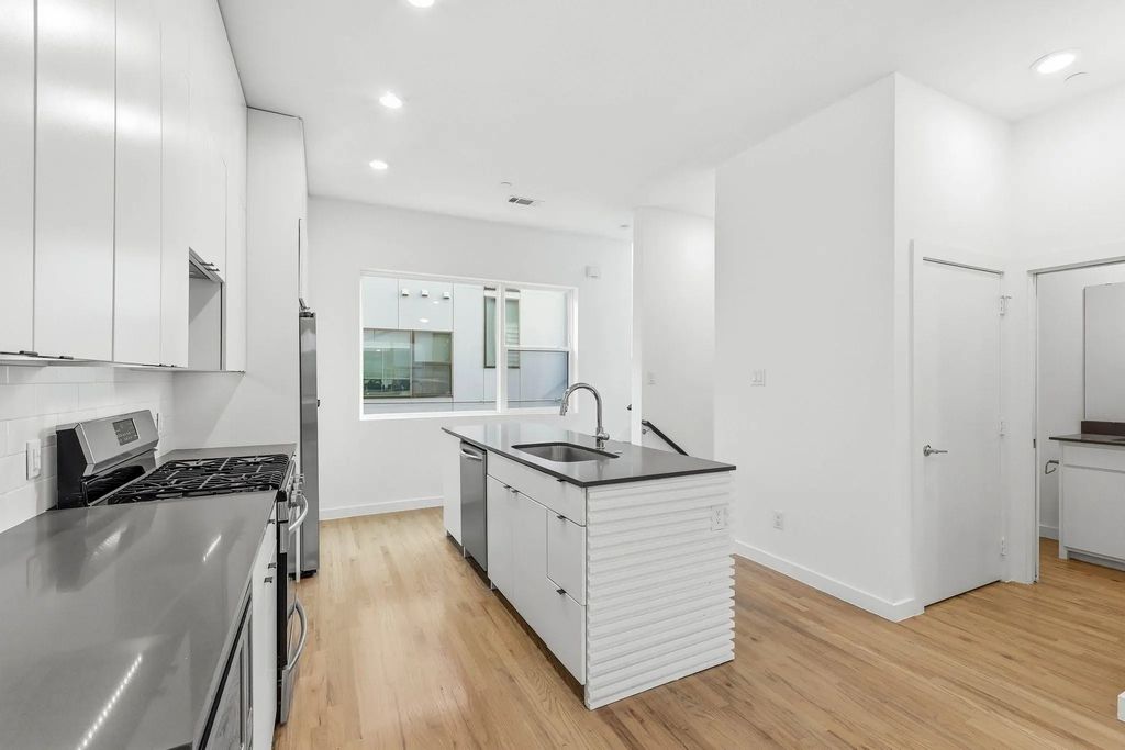 427 W 10th Street 502, Dallas