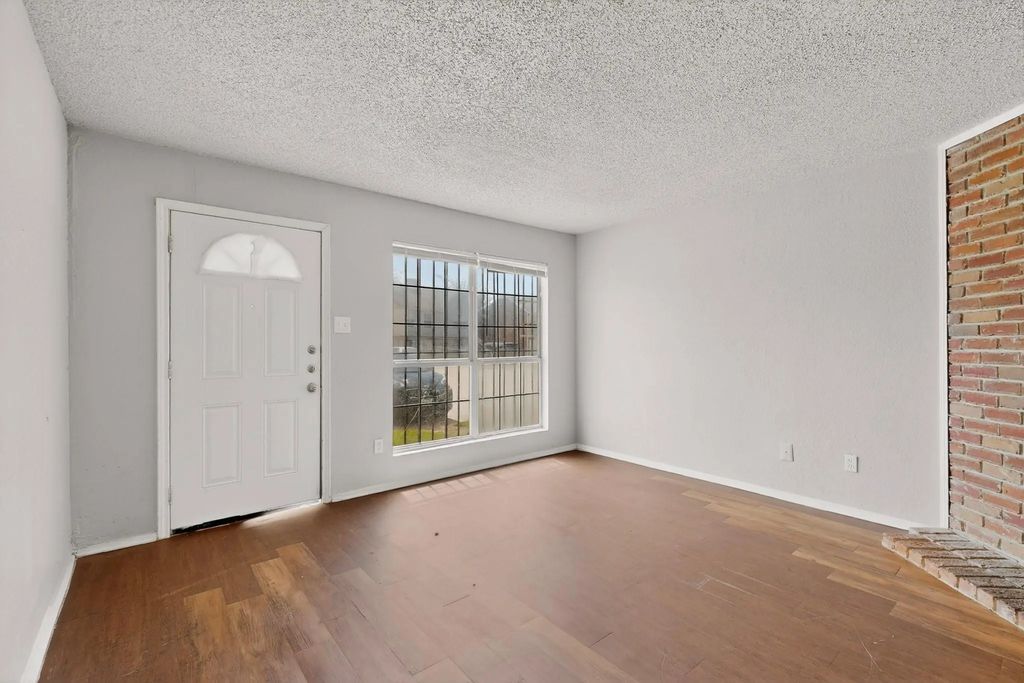 9467 Olde Towne Row, Dallas