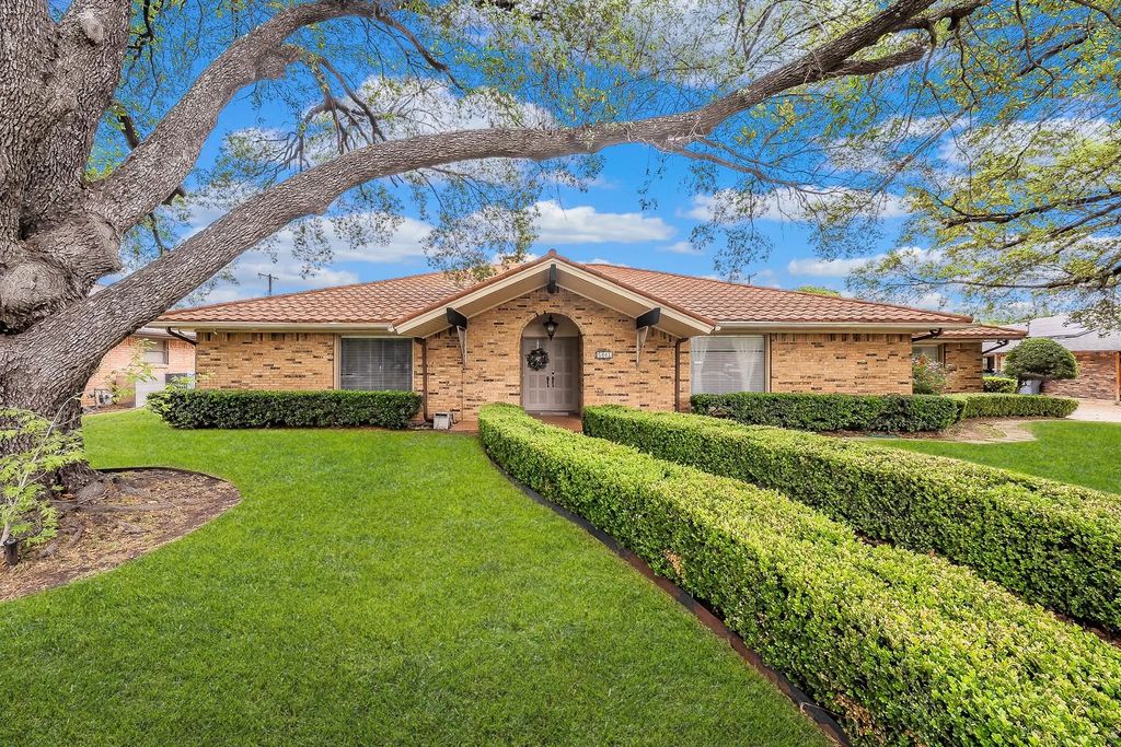 5801 Cedarcrest Drive, Haltom City