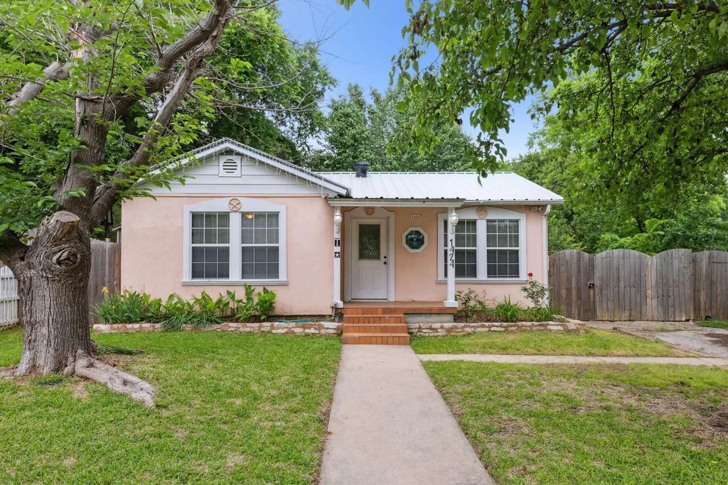 1424 Knight Street, Denton