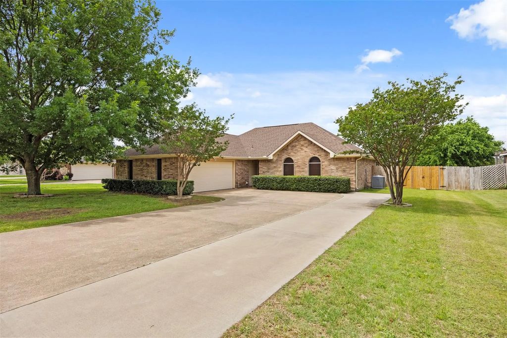 225 Cobblestone Circle, Red Oak