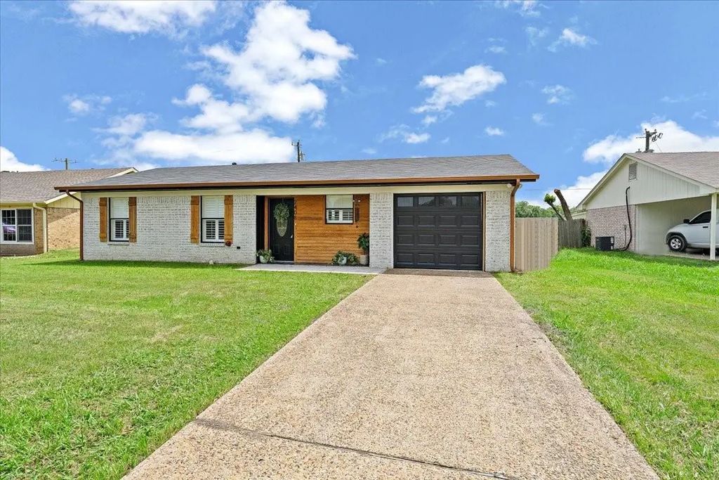 2408 Morris Drive, Corsicana