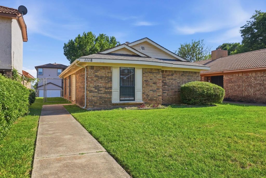 1118 Sandalwood Lane, DeSoto