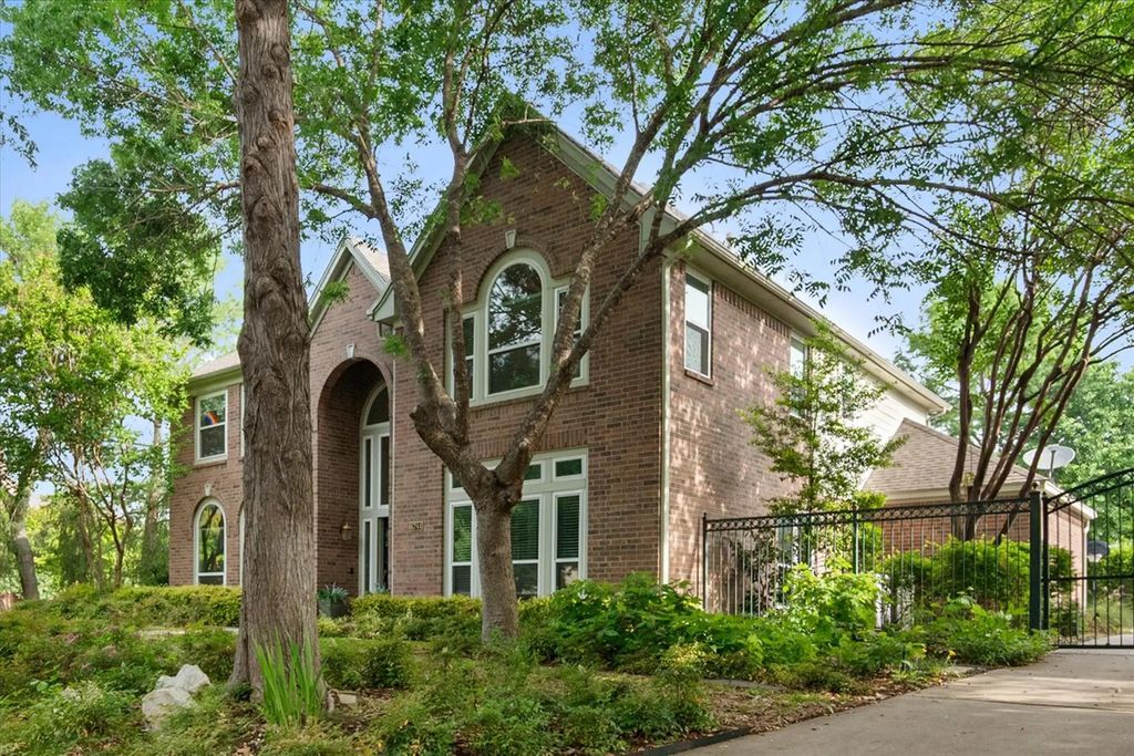 6744 Clear Spring Drive, Fort Worth