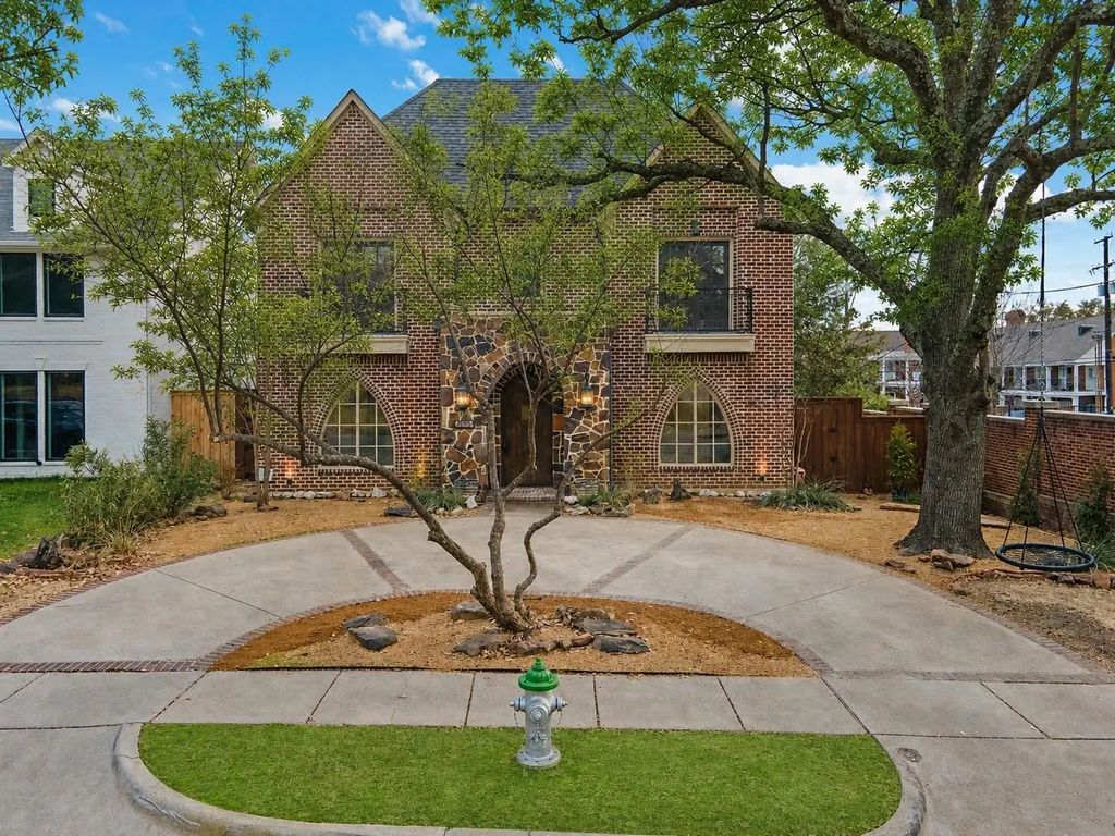 2945 Dyer Street, University Park