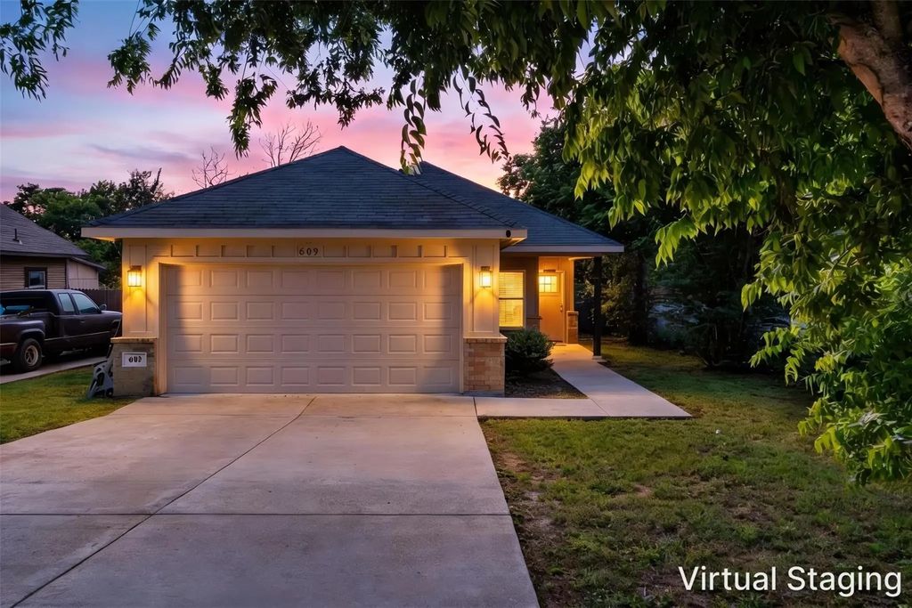609 N Cummings Drive, Alvarado
