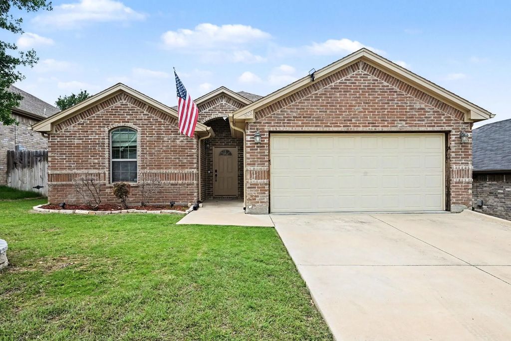 808 N Ridge Drive, White Settlement