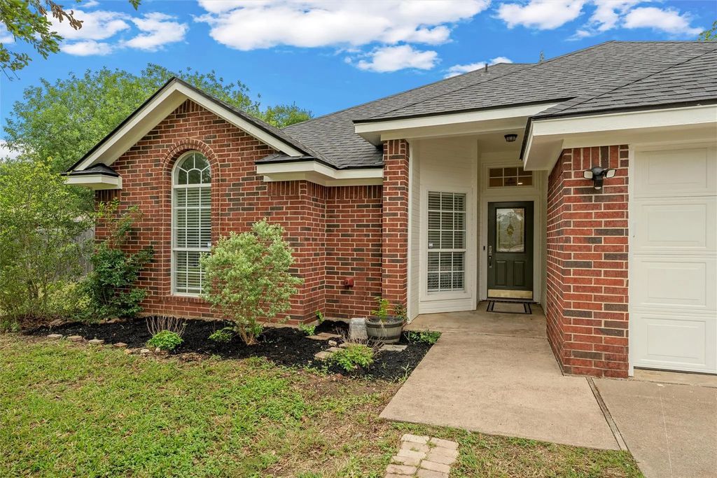 209 W Karnes Drive, Waco
