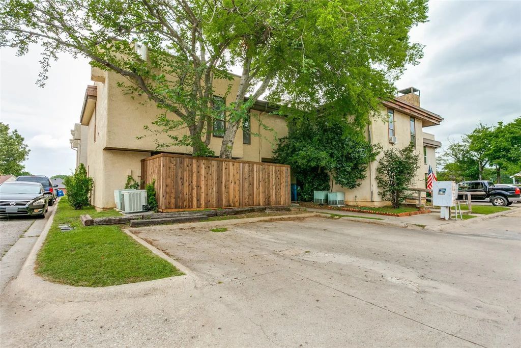 713 Harbour Town Drive 1, Lake Dallas