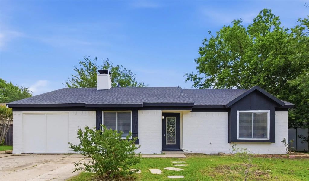 5644 Santa Fe Trail, Haltom City
