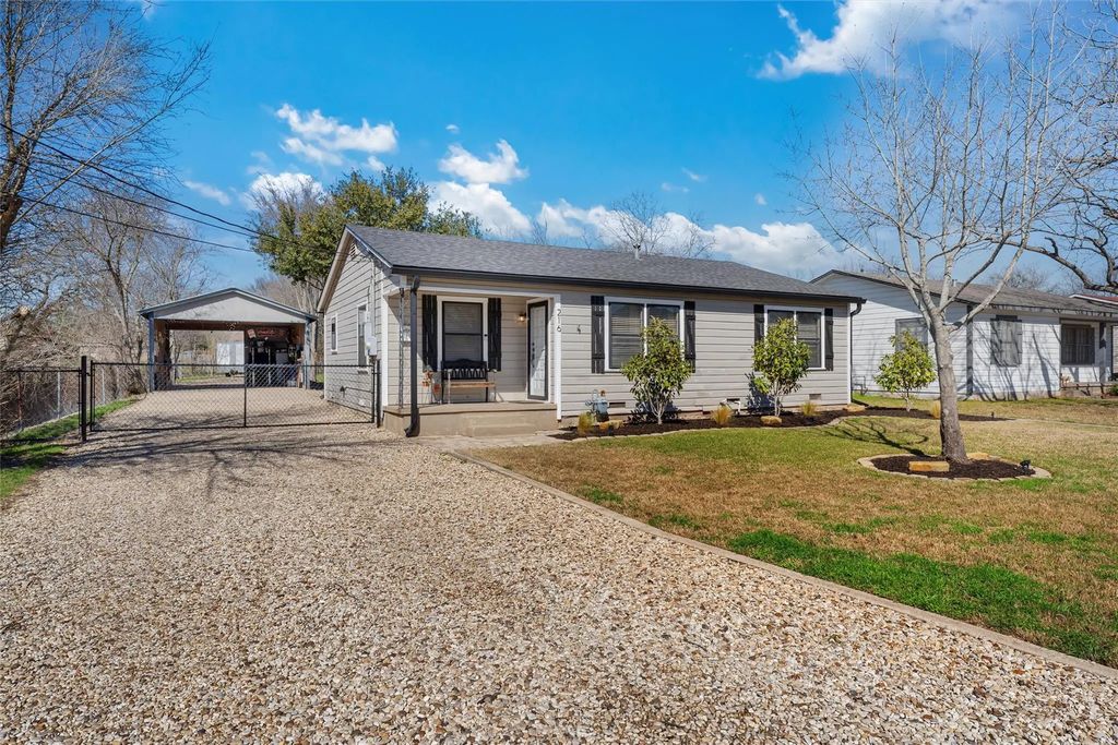 216 Avenue I, Lacy Lakeview