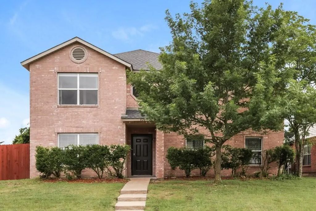 824 Willow Wood Drive, Cedar Hill