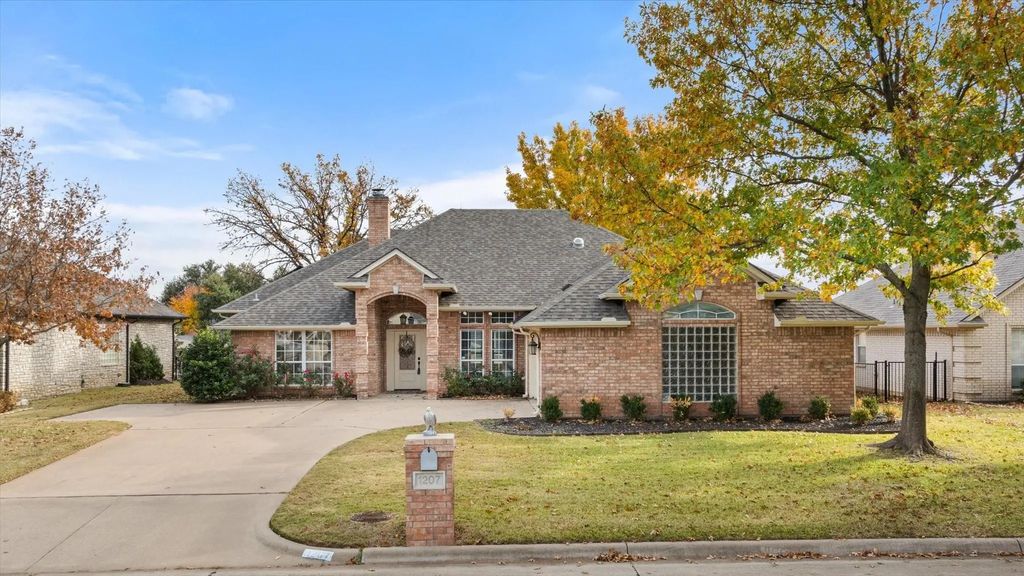 1207 Mallard Way, Granbury