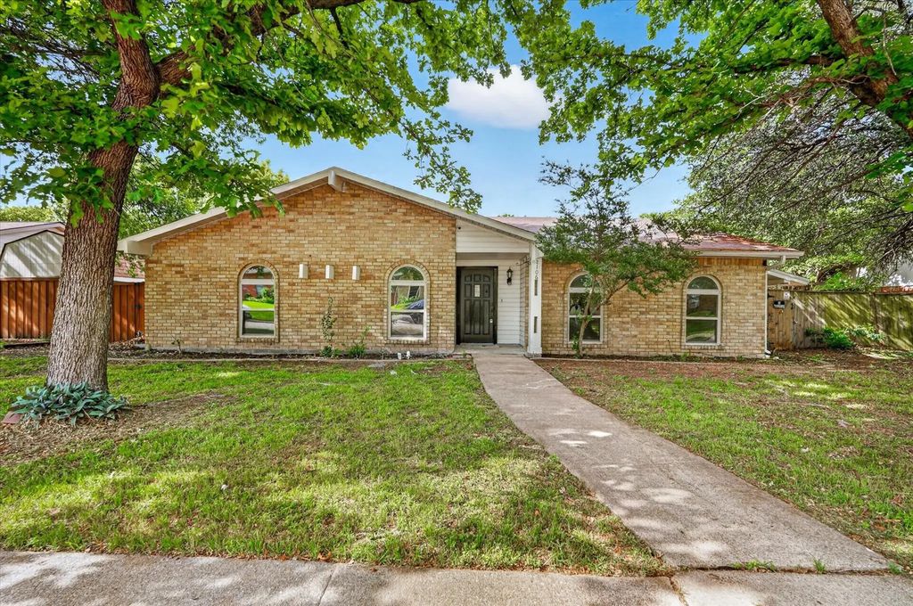 2106 Butterfield Trail, Grand Prairie