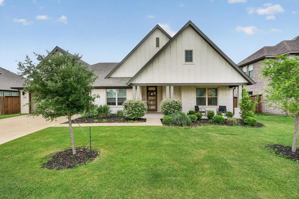 219 Mockingbird Drive, Waxahachie