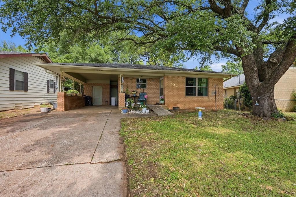 707 W Brock Street, Denison