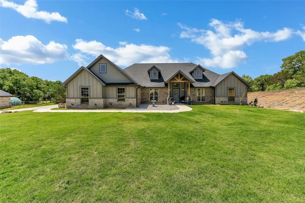 2033 Bedford Court, Weatherford