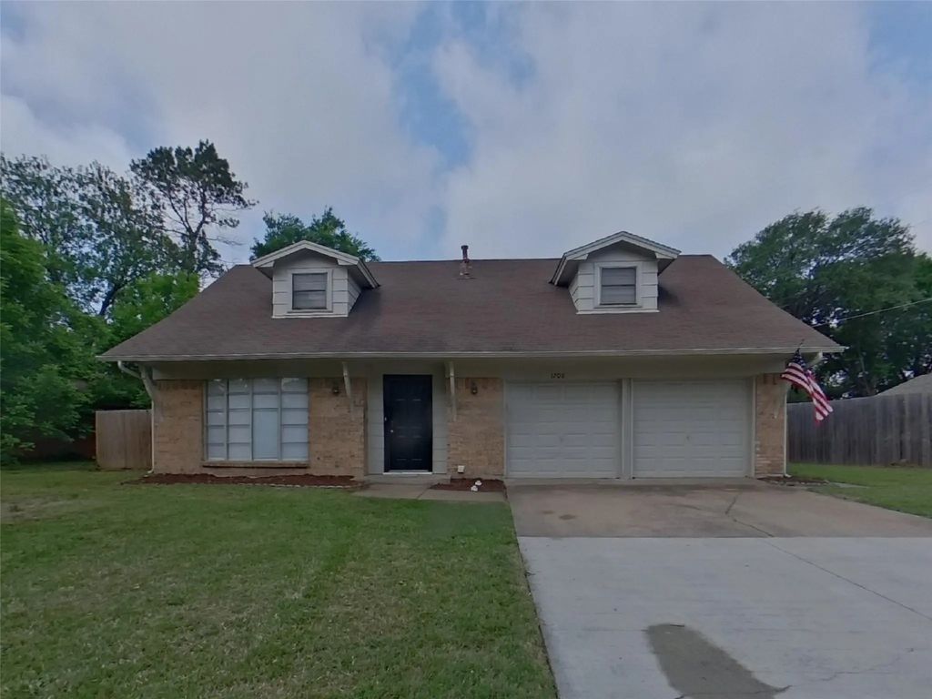 1706 Crooks Court, Grand Prairie