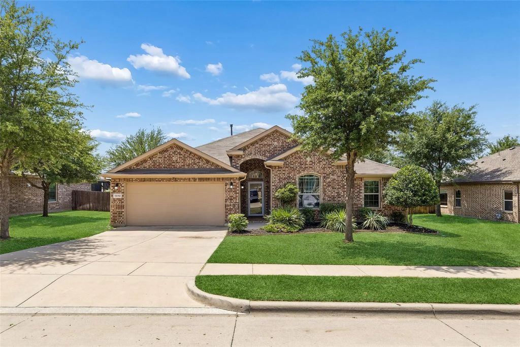 1412 Meadowlakes Drive, Azle