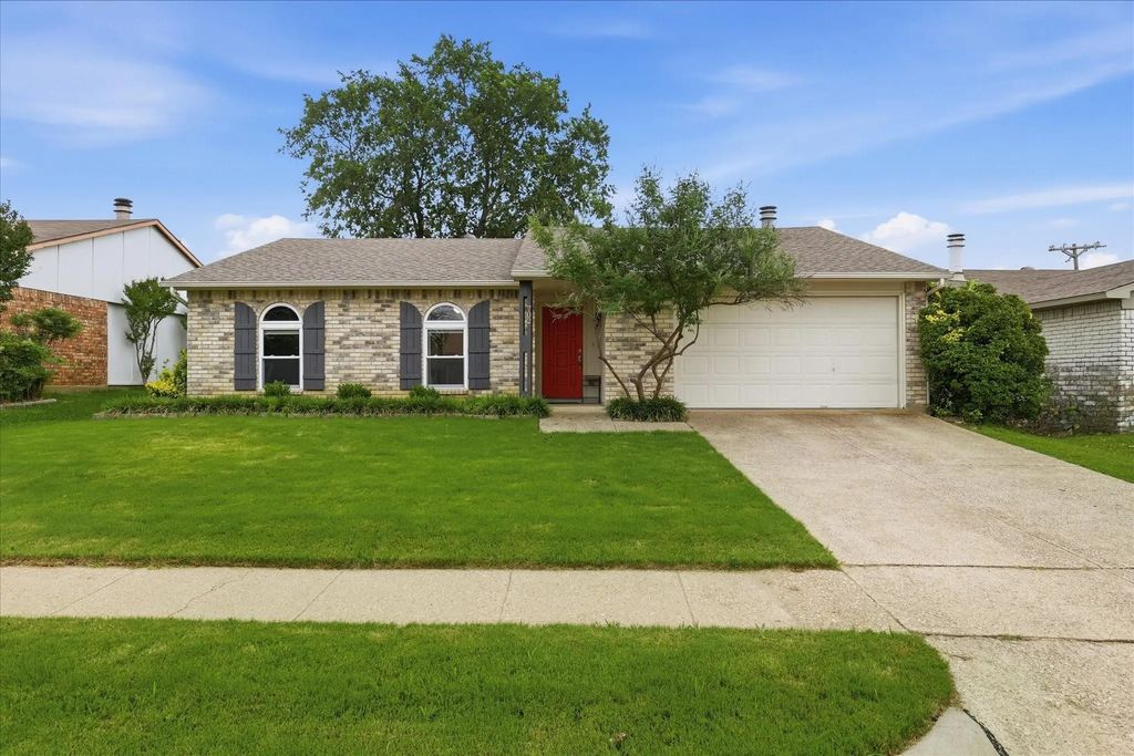 702 Meadow Mead Drive, Allen
