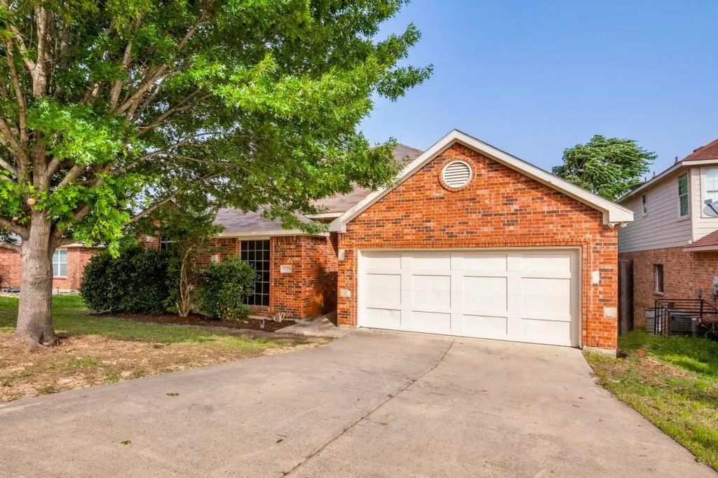 7729 Oak Garden Trail, Dallas