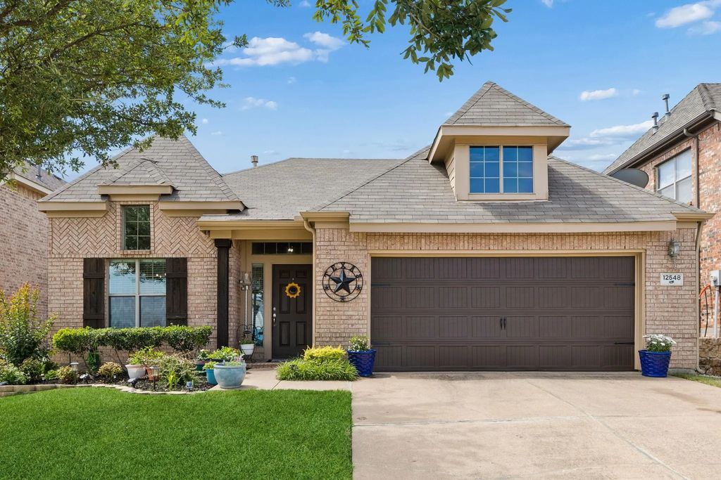 12548 Saratoga Springs Circle, Fort Worth
