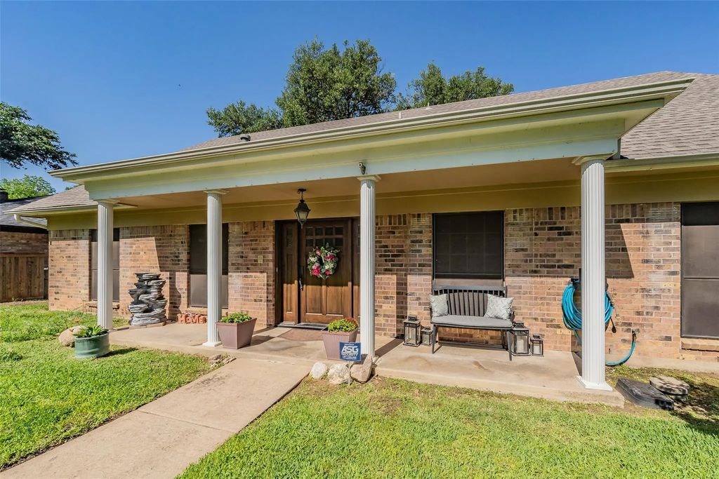 1810 Lakeside Drive, Arlington
