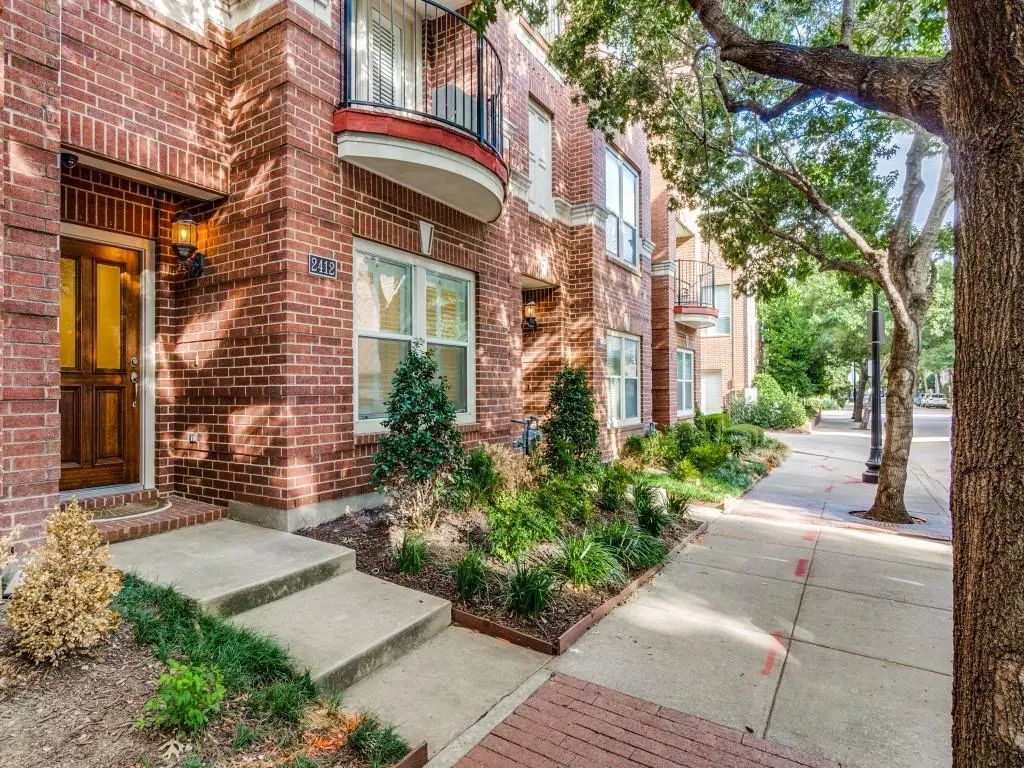 2412 Worthington Street, Dallas
