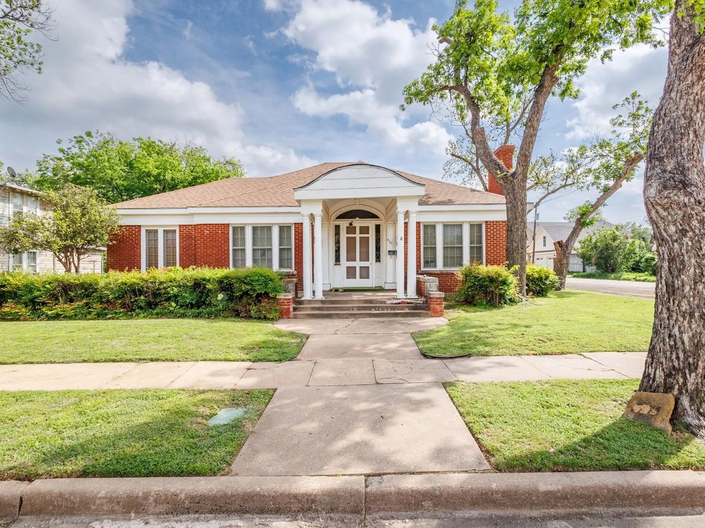 615 W Liveoak Street, Coleman