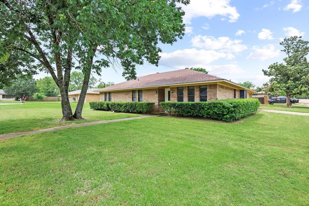 2601 Arapaho Cove, Denison