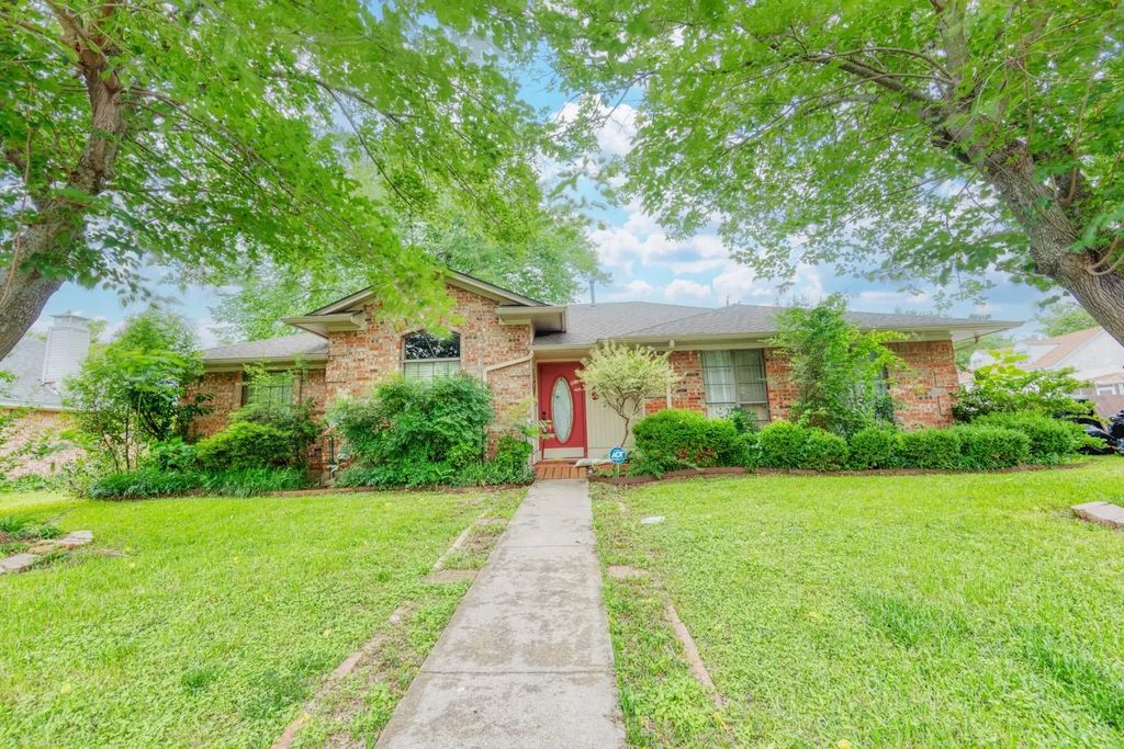701 E Jacob Street, Pilot Point
