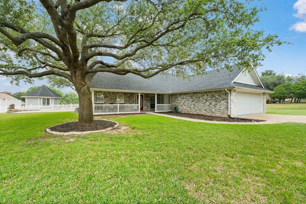 639 S Rough Creek Court, Granbury