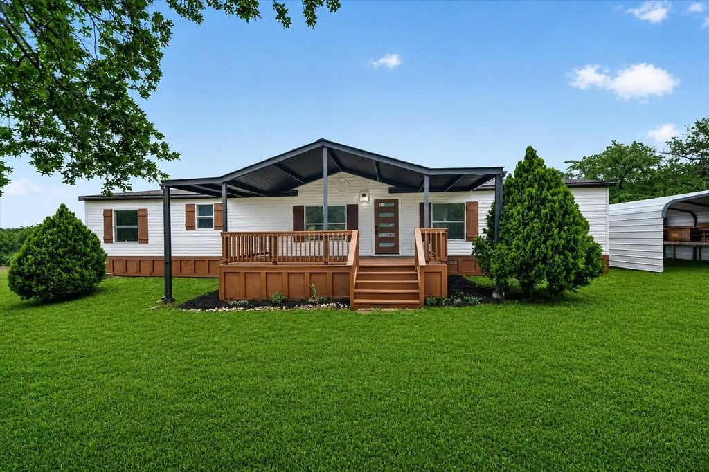 134 Classic Country Court, Springtown