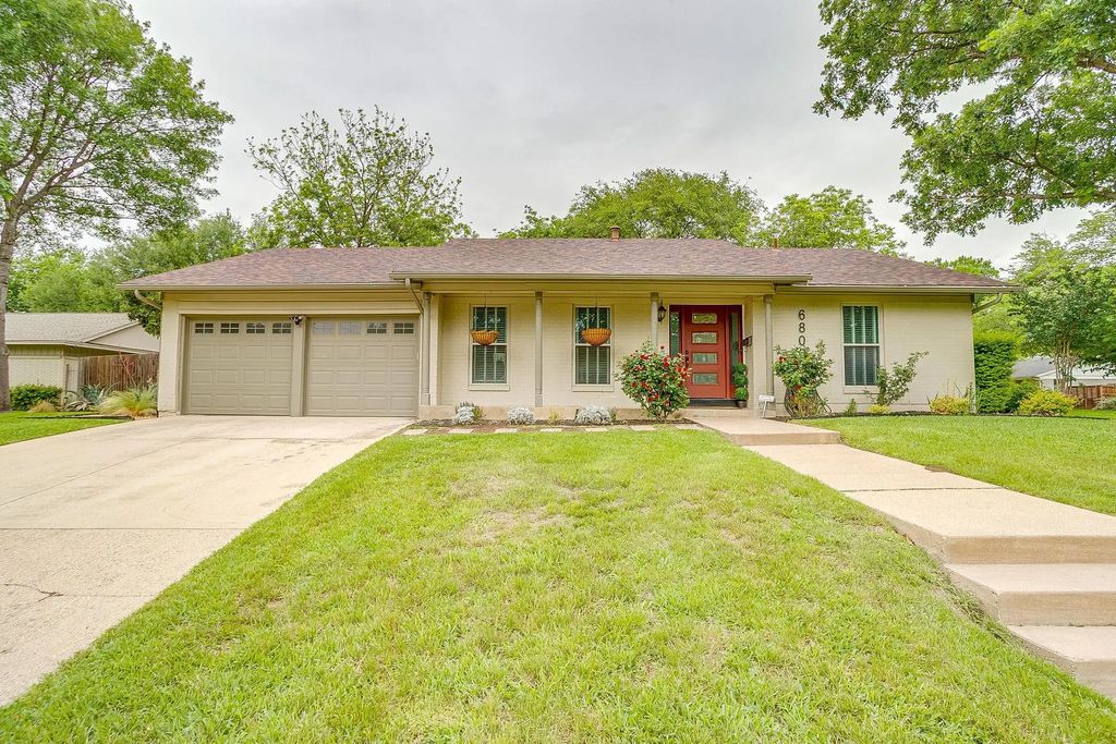 6800 Chickering Road, Fort Worth