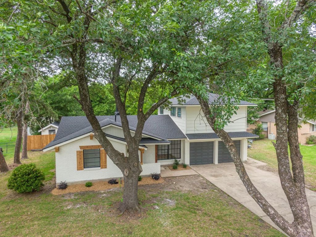 2509 Woodlawn Drive, Ennis