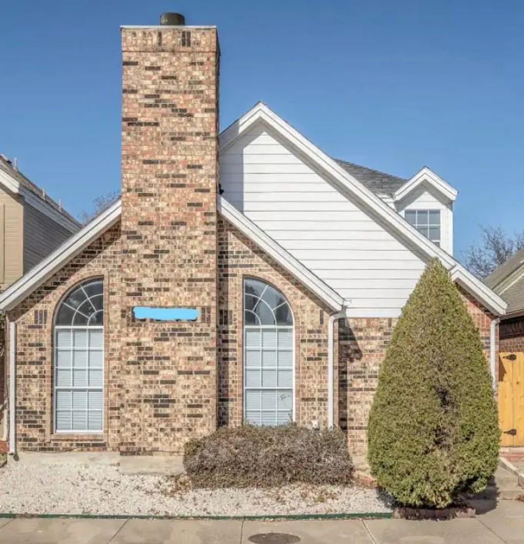 2943 S Bend Drive, Dallas