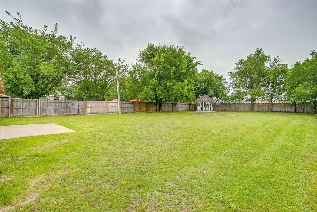 8613 Silver Creek Road, White Settlement