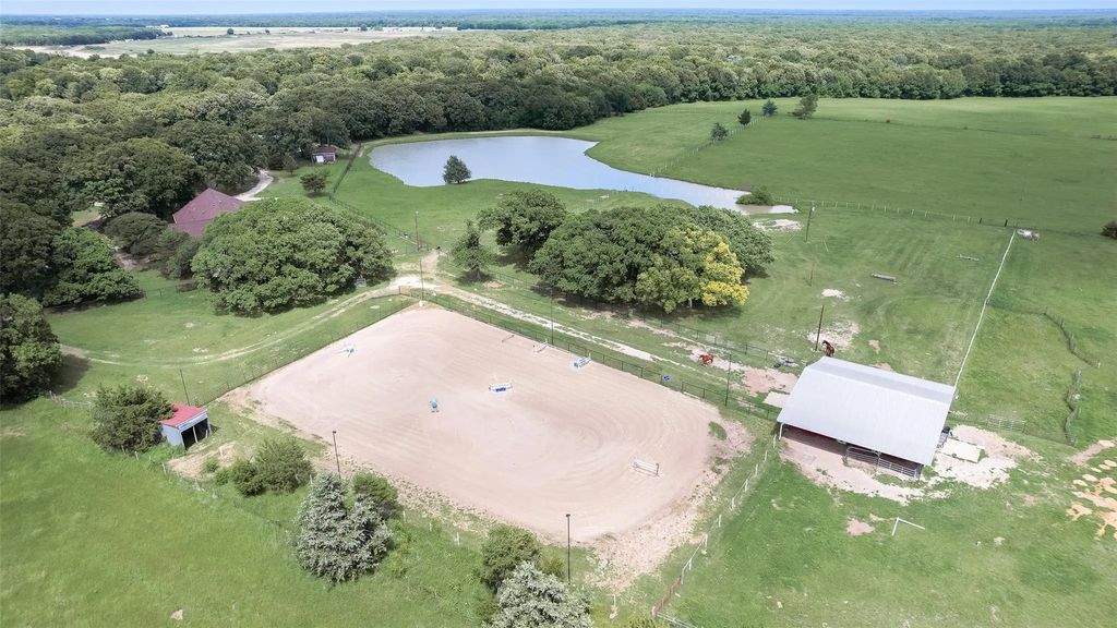 1040 County Road 3505, Quinlan