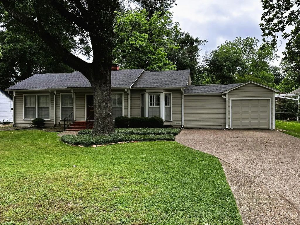 305 Grace Lane, Terrell