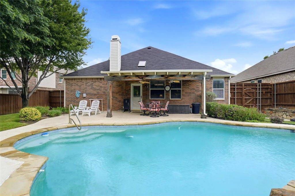 1140 Whispering Trail Circle, Lewisville