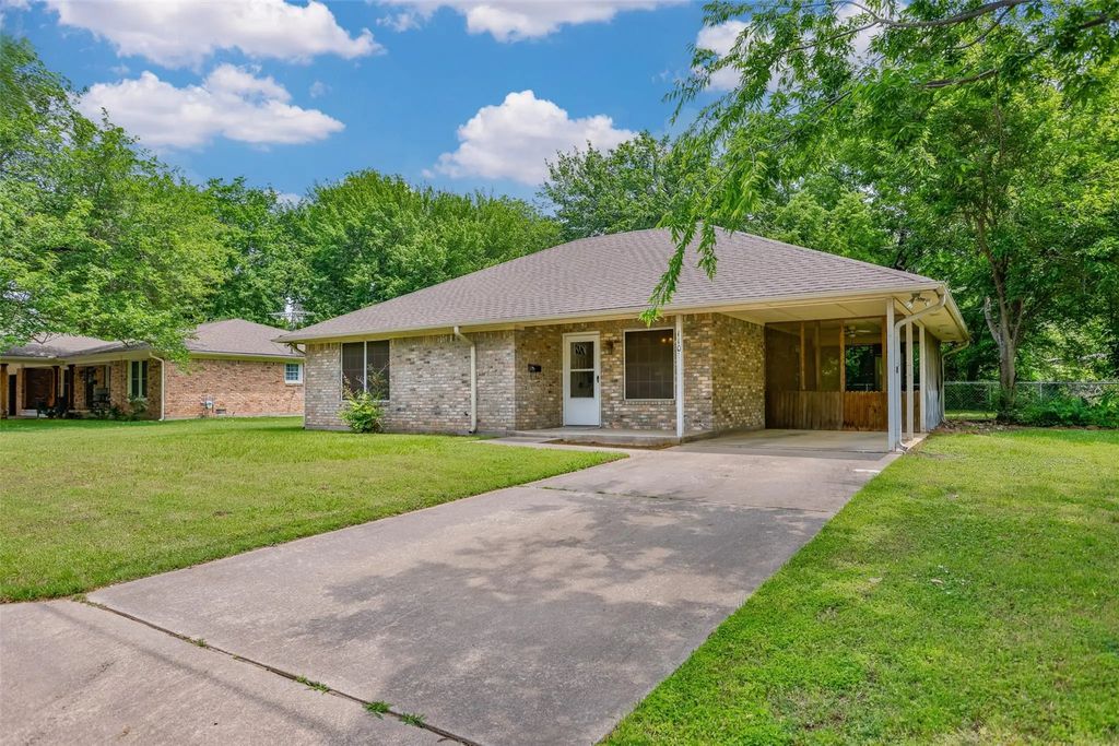 110 Pecan Street, Whitesboro