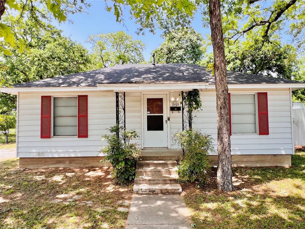 2101 Layton Avenue, Haltom City