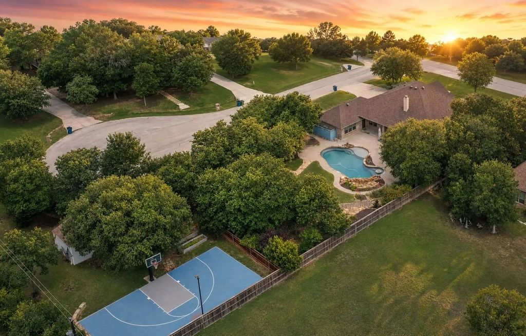200 Golden Arrow Drive, Weatherford