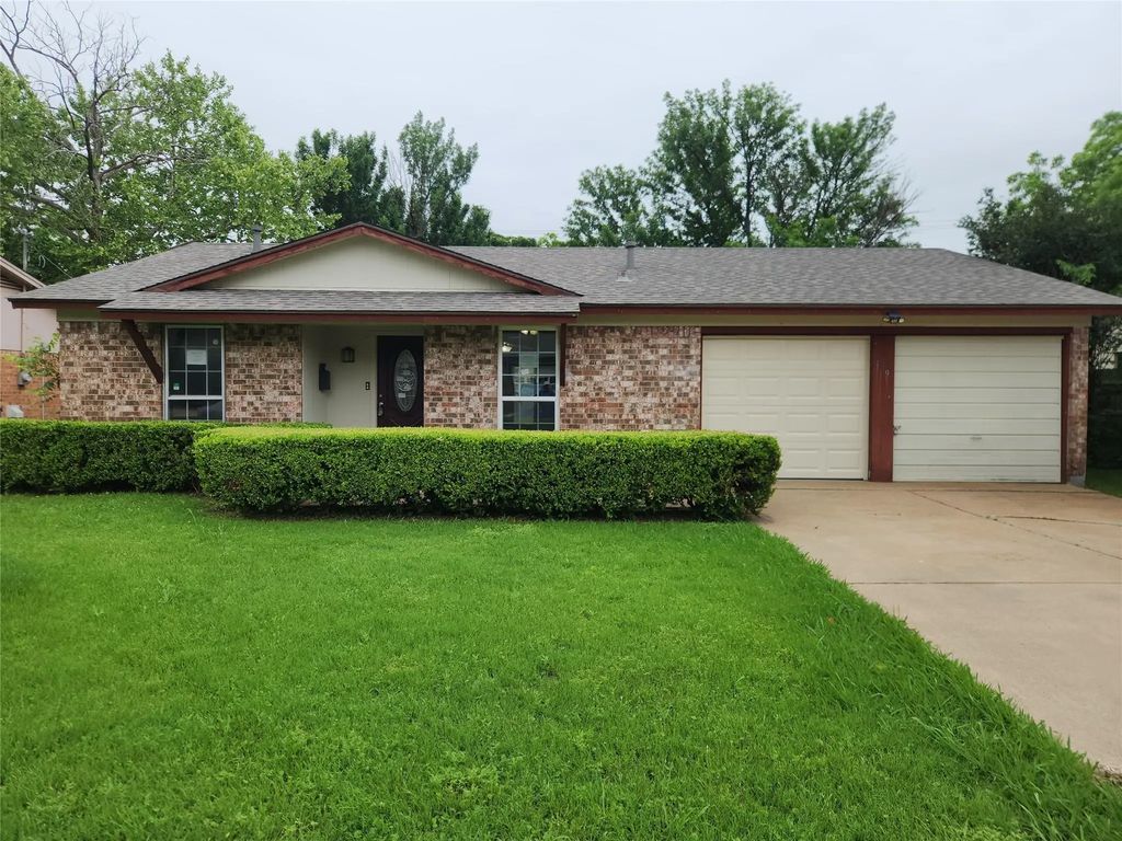 409 Nathan Street, Burleson