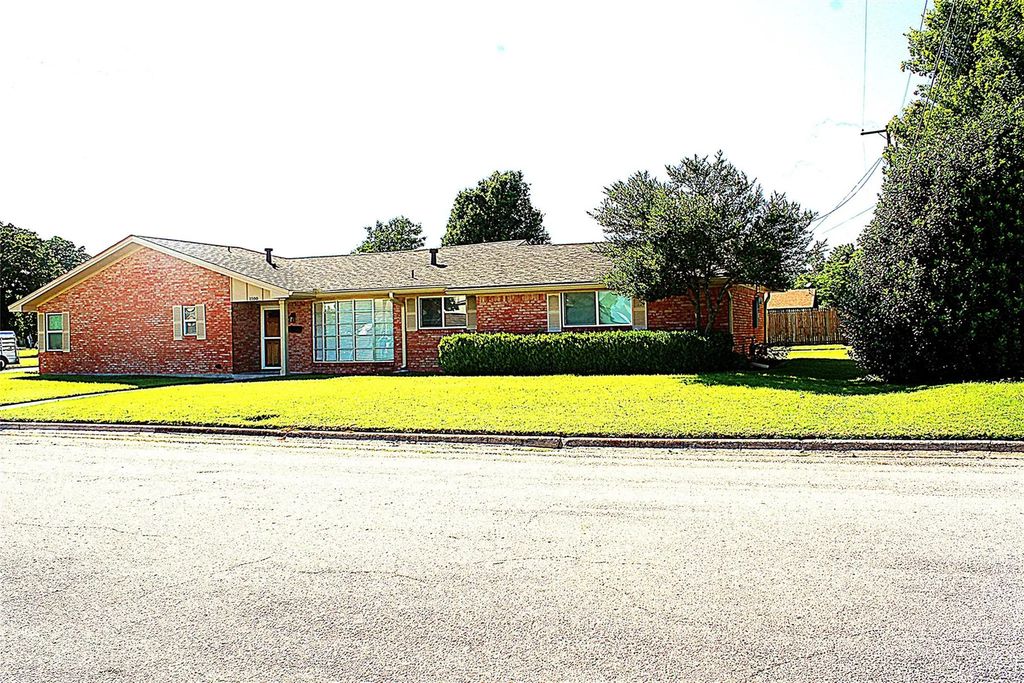 1100 N Lamb Street, Bowie