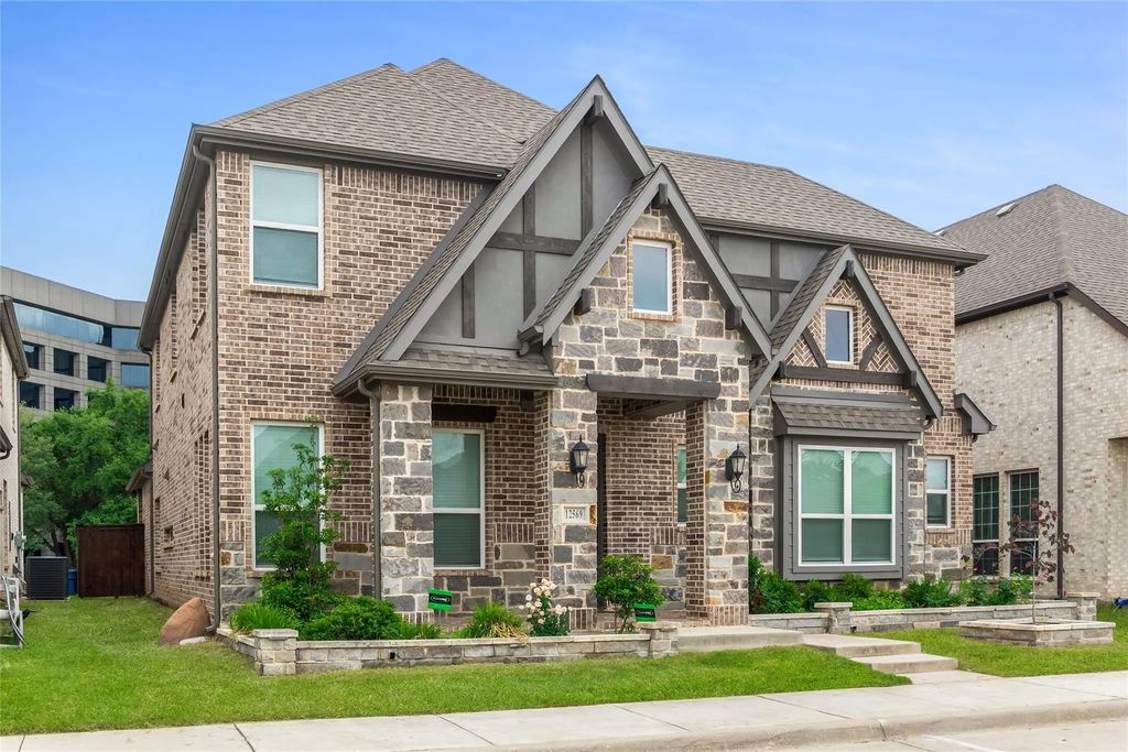 12569 Royal Oaks Lane, Farmers Branch