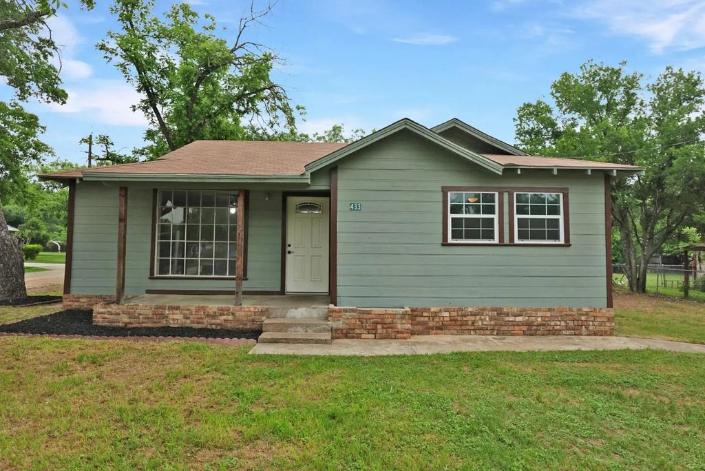 433 W Hampton Avenue, De Leon