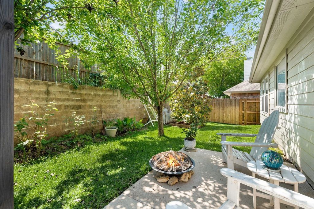 10008 Sourwood Drive, Fort Worth
